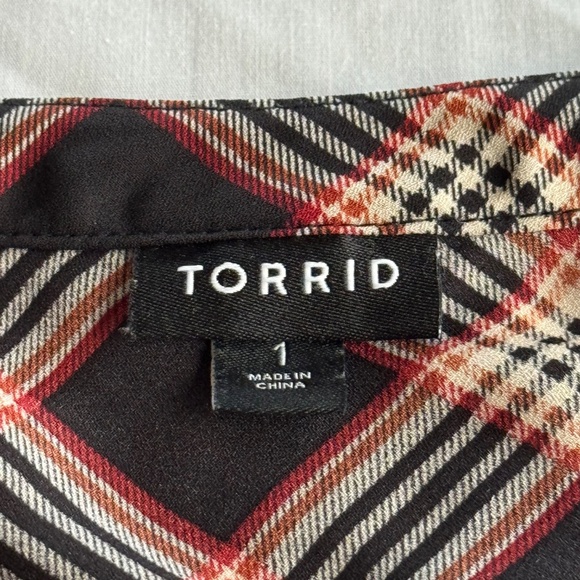 plaid black and red stripes blouse brand Torrid size 1 - Picture 4 of 5